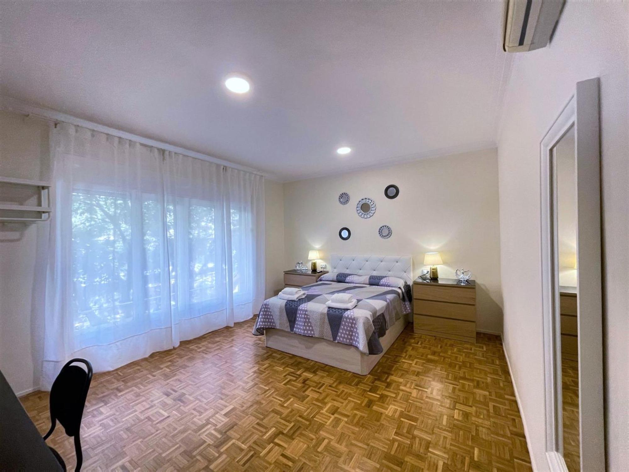 Bed & Breakfast Alojamiento Villaroel Barcelona