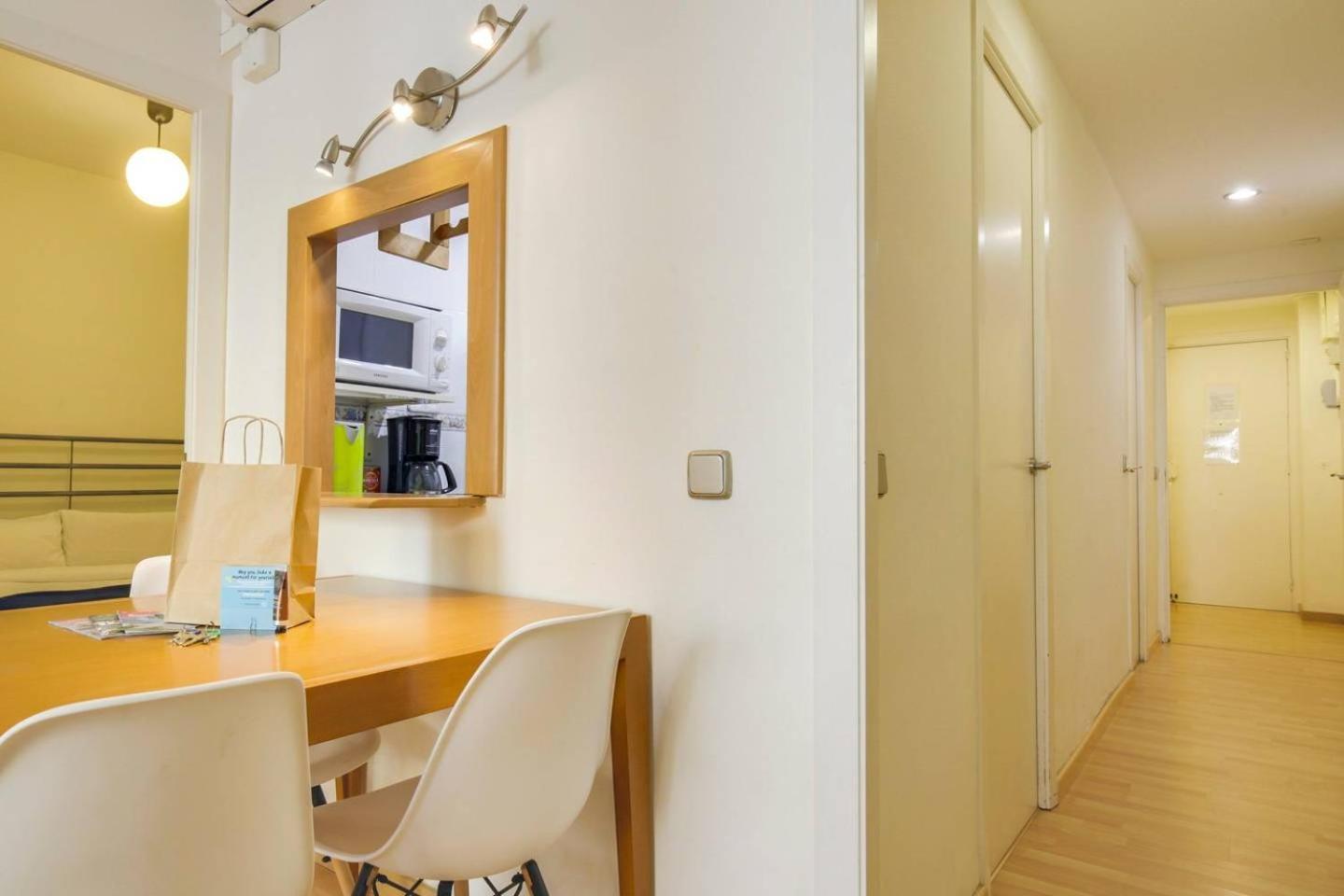 Apartment Cozy 2 Bedroom Next To Arc De Triomf *