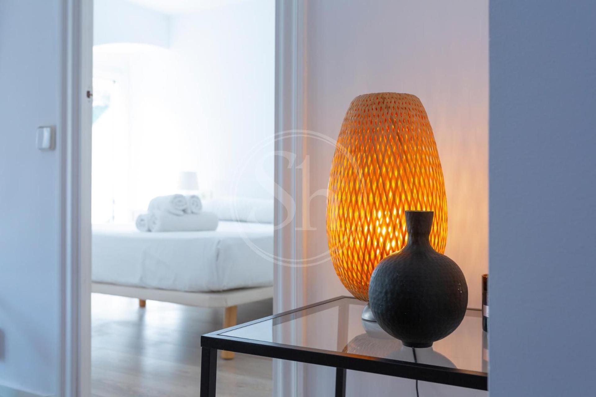 Apartamento Practico Con Terraza En Eixample *
