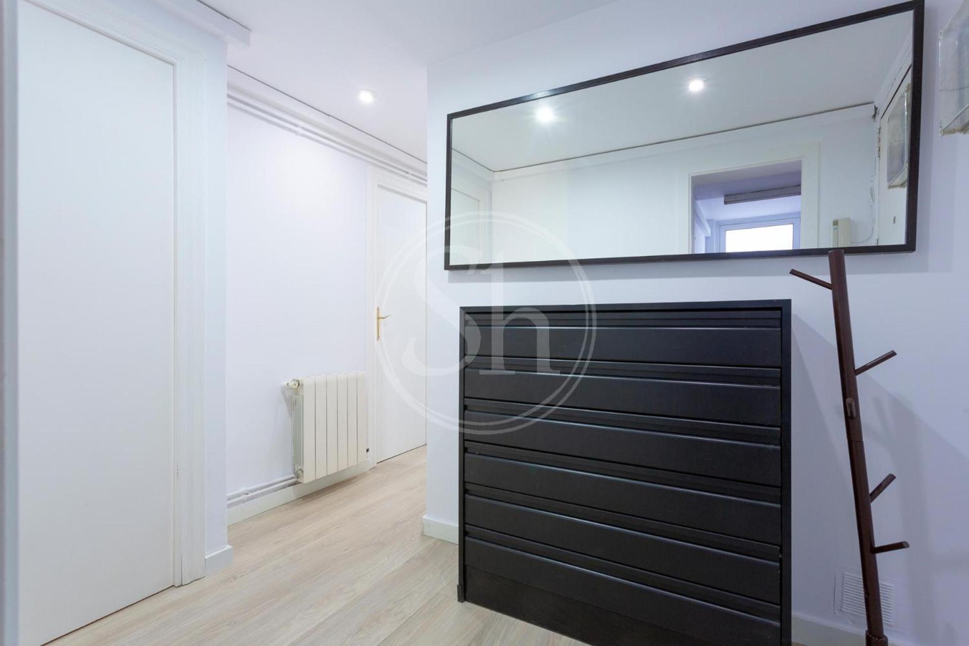 Apartamento Practico Con Terraza En Eixample *
