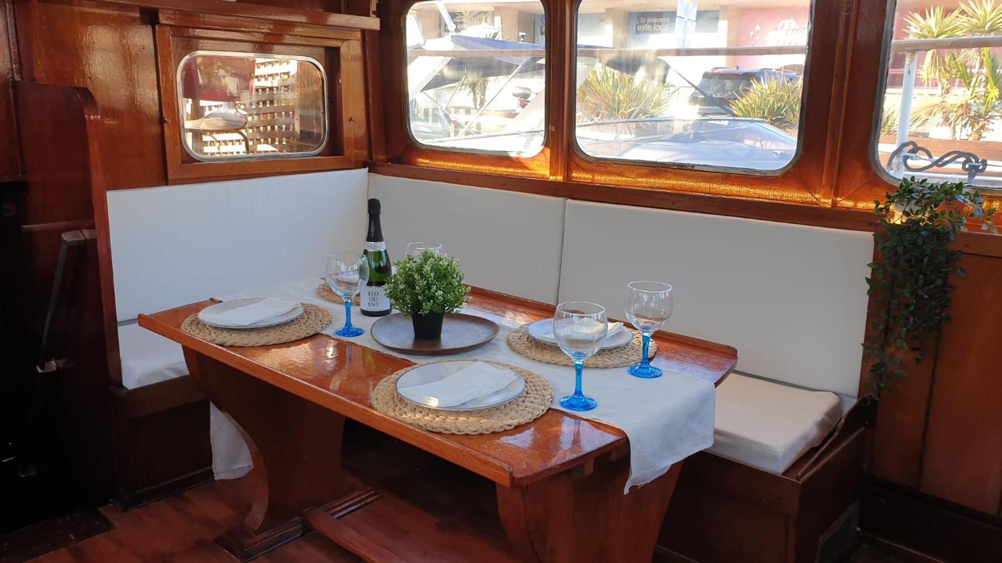 Classic Boat Hotel en barco *