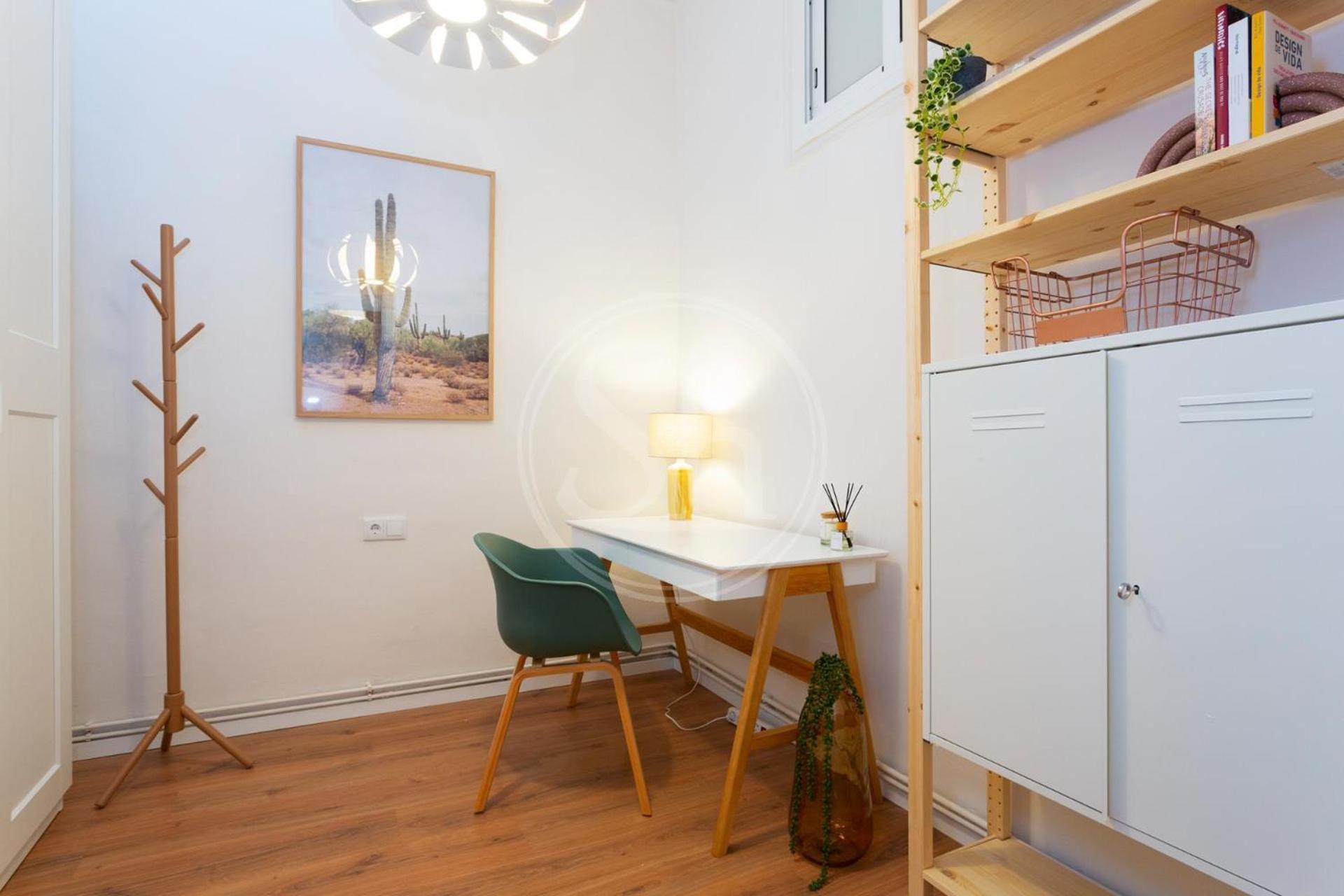 Comodo Piso En Eixample Apartamento