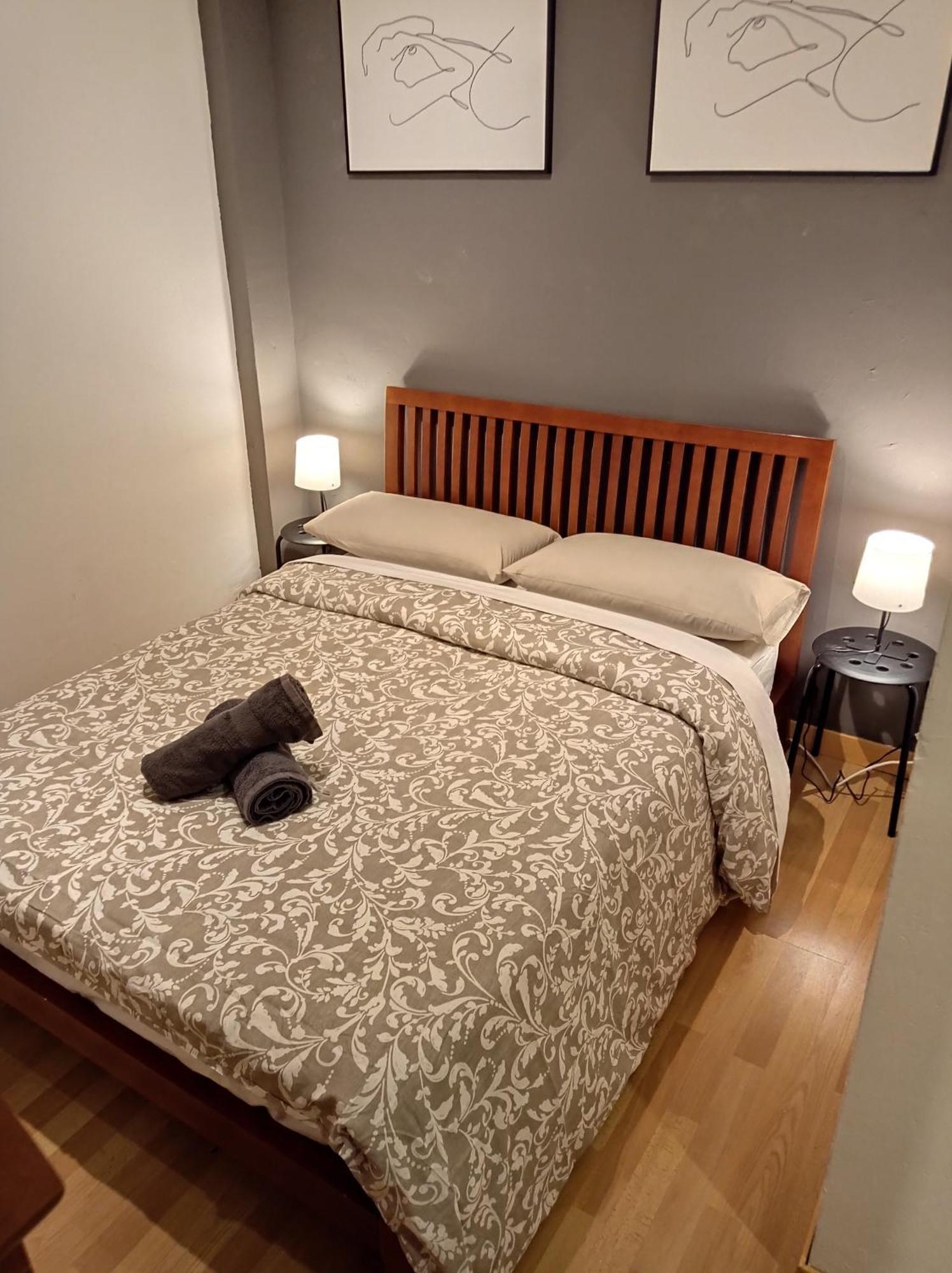 Double Private In Center Metro L5-l1 Hostal Barcelona