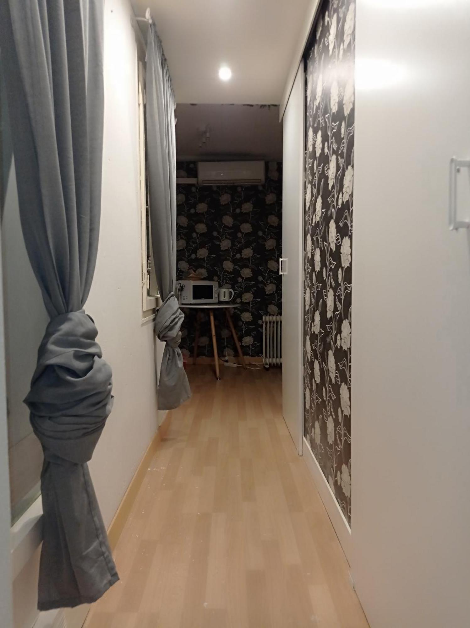 Hostal Double Private In Center Metro L5-l1 Barcelona