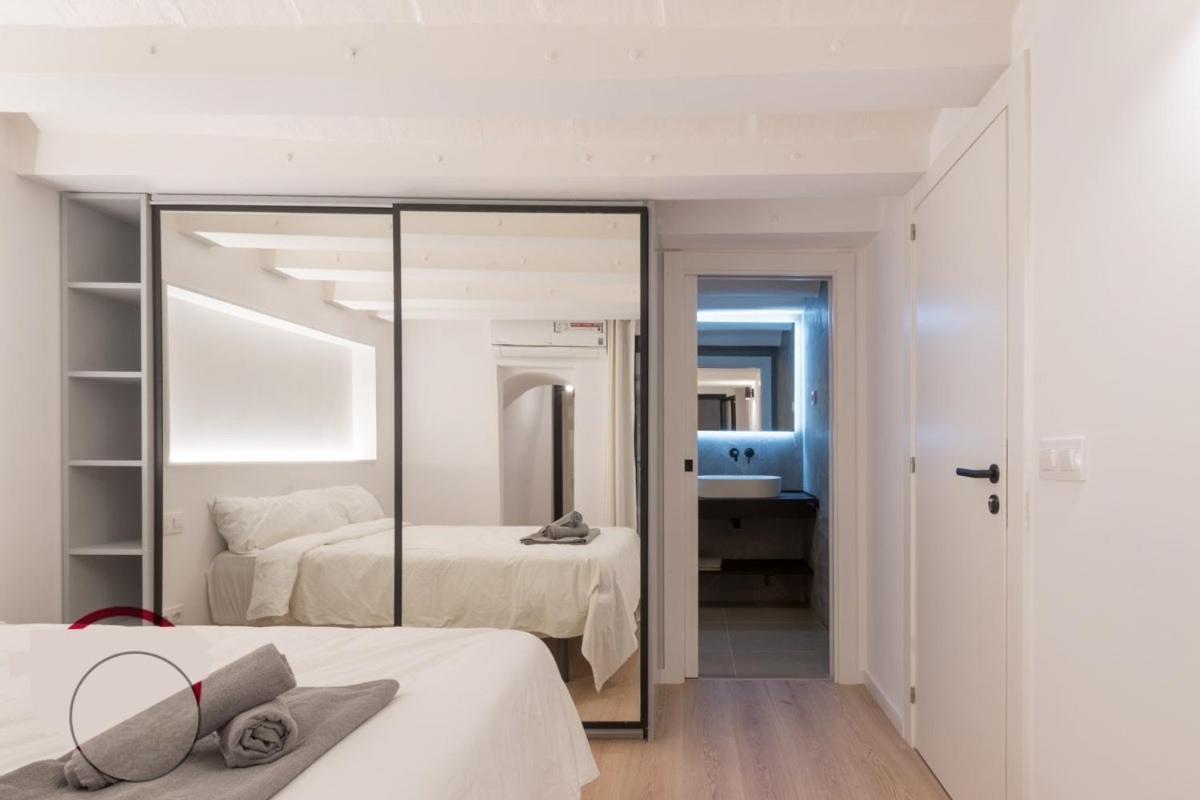 Central Lux With Private Bath *