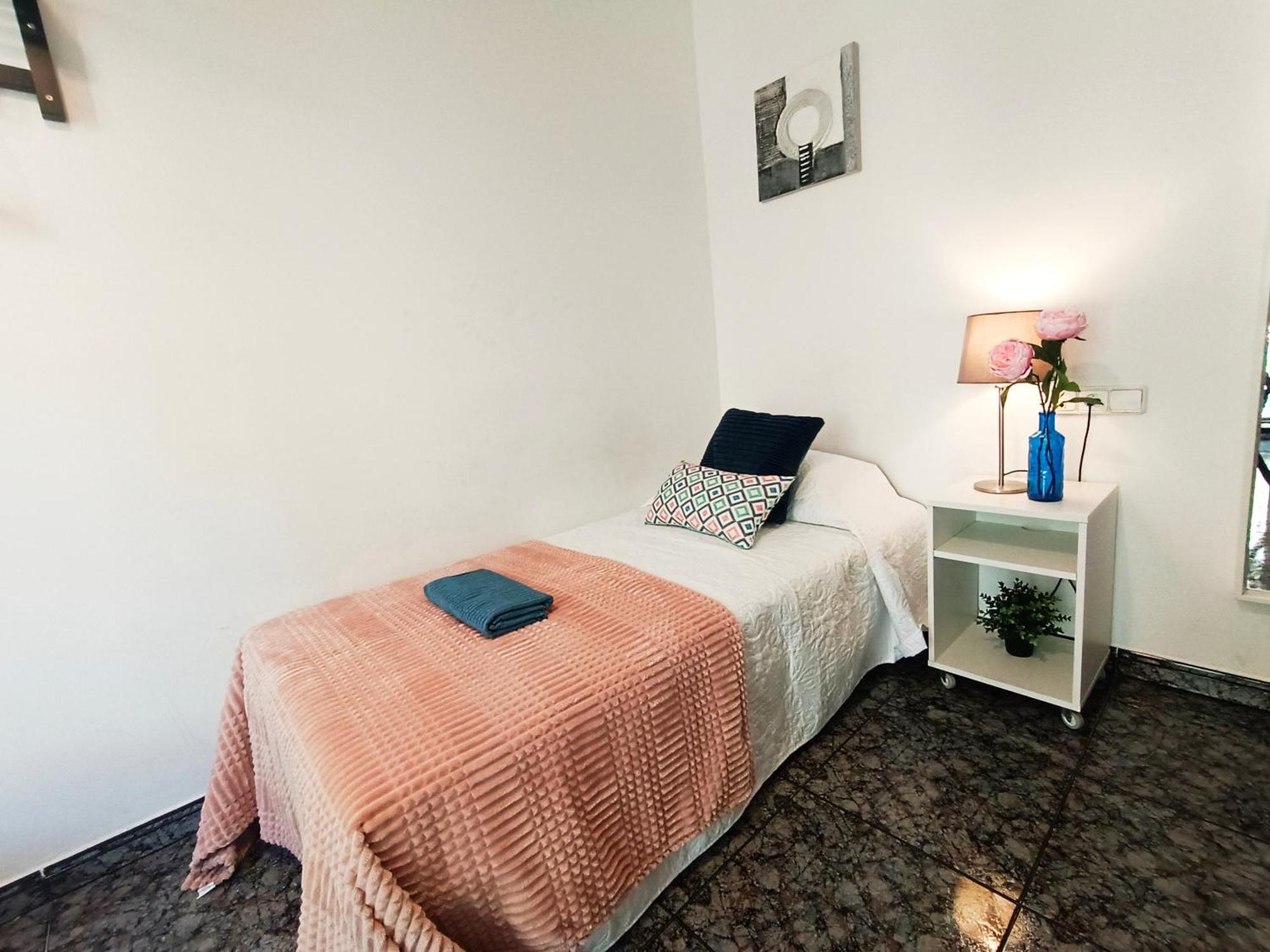 Private At Plaza Urquinaona Hostel Barcelona
