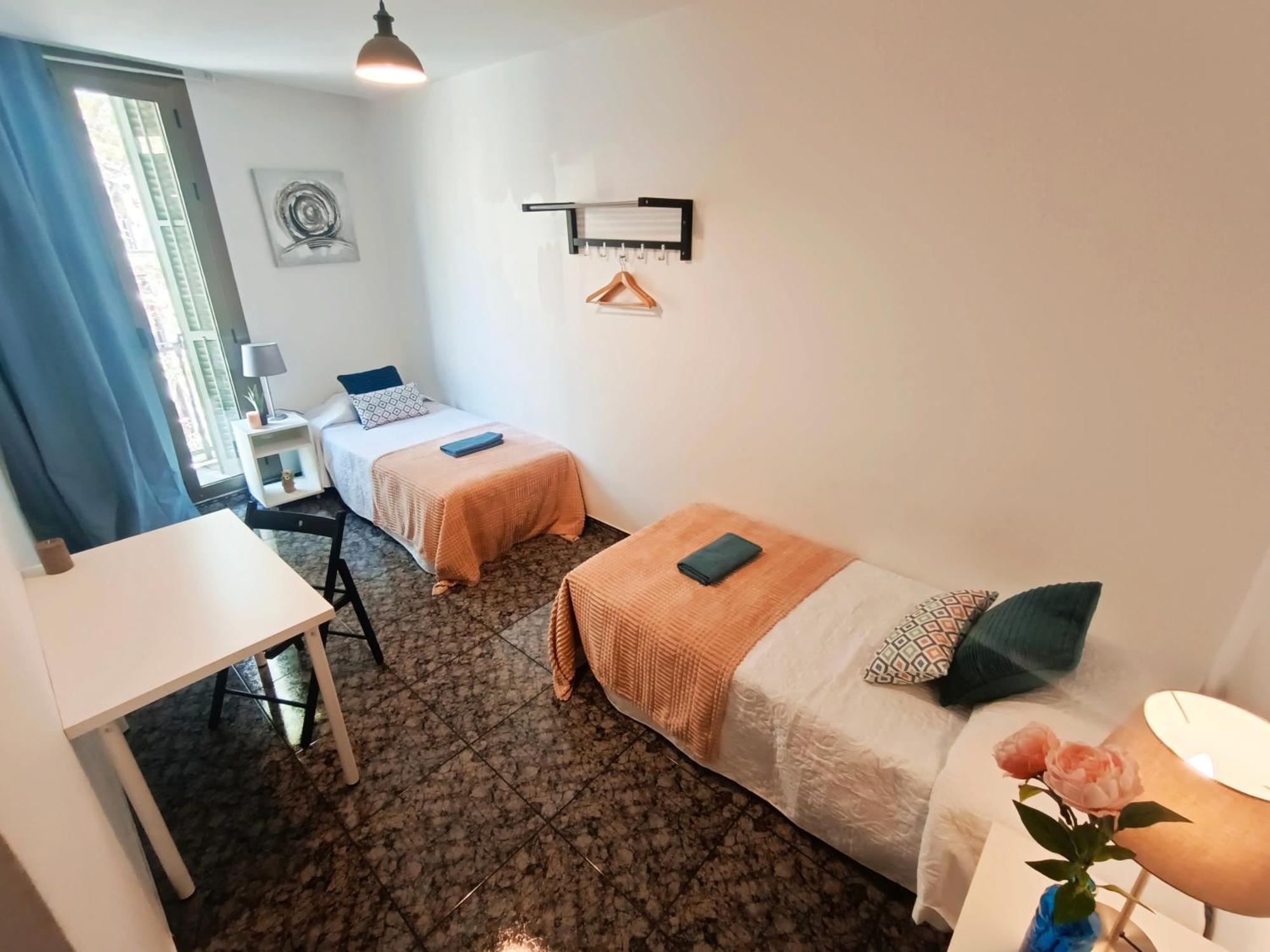 Private At Plaza Urquinaona Hostel