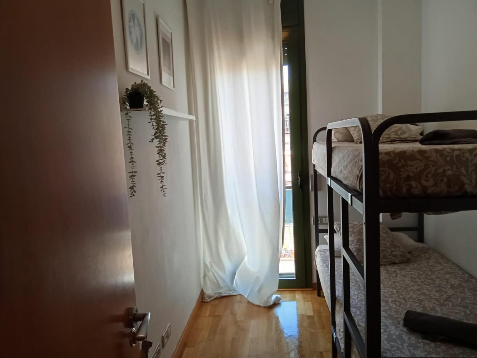 Hostal Private Near Las Ramblas Barcelona