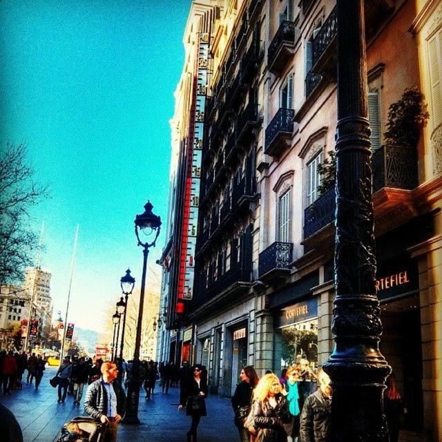 Pensión Grupos Hasta 8 En Plena Rambla De Cataluna Barcelona