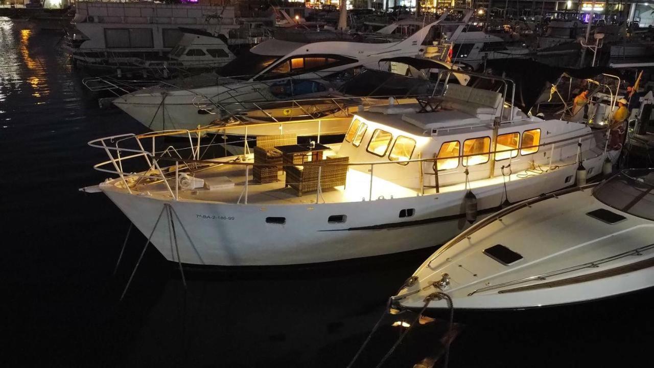 Hotel en barco Classic Boat Barcelona