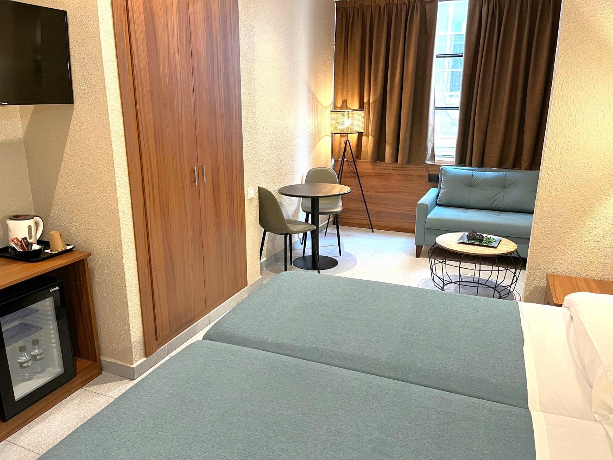 Aneto Hotel *