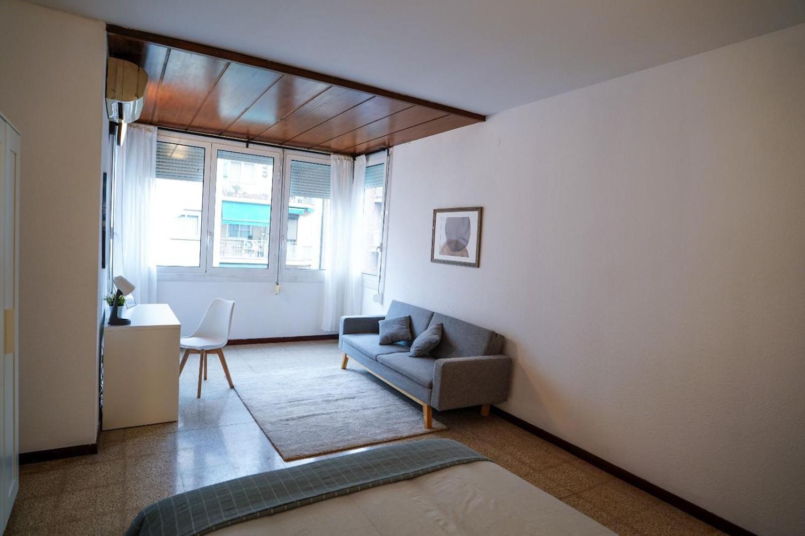 Privada En Piso Compartido Lepanto * Barcelona
