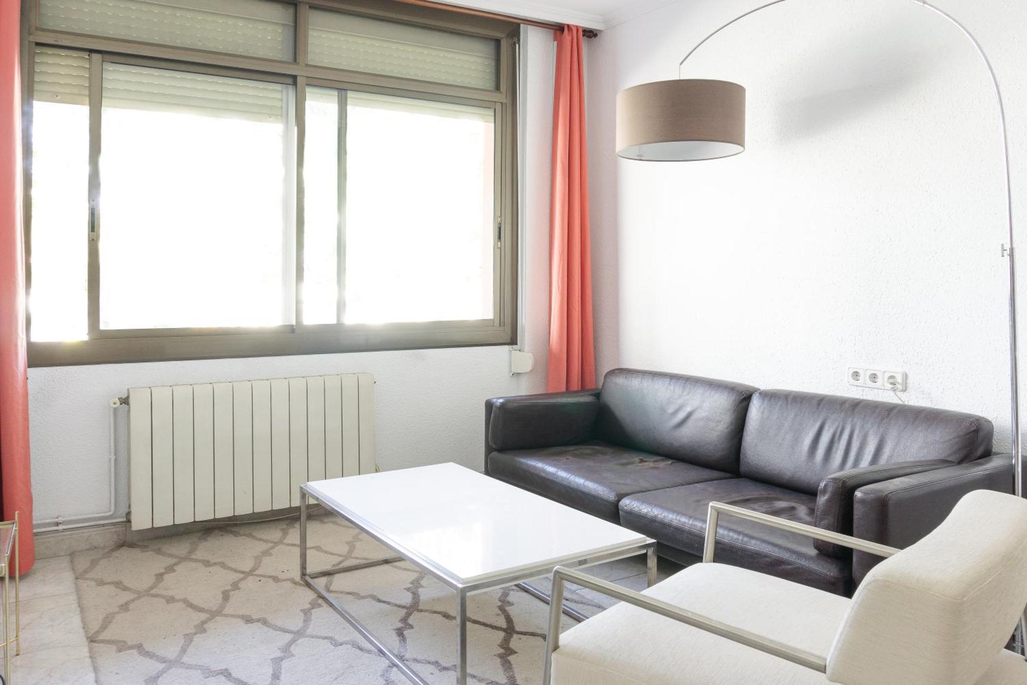 Apartamento Charming In Shared Near Camp Nou Barcelona
