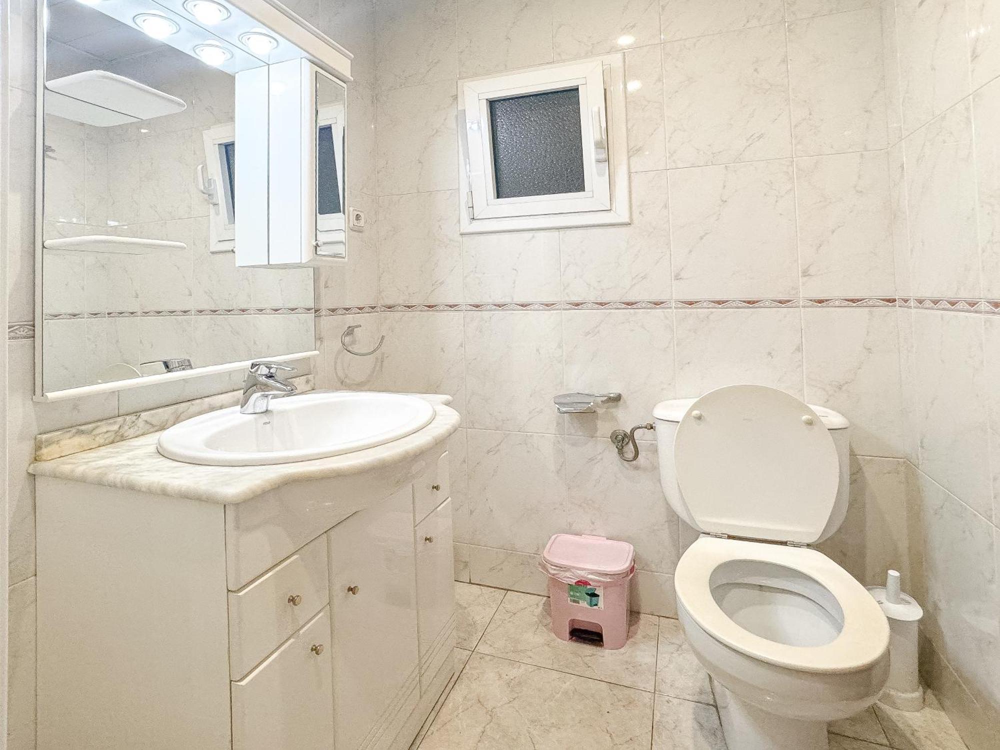 Charming In Shared Near Camp Nou Barcelona