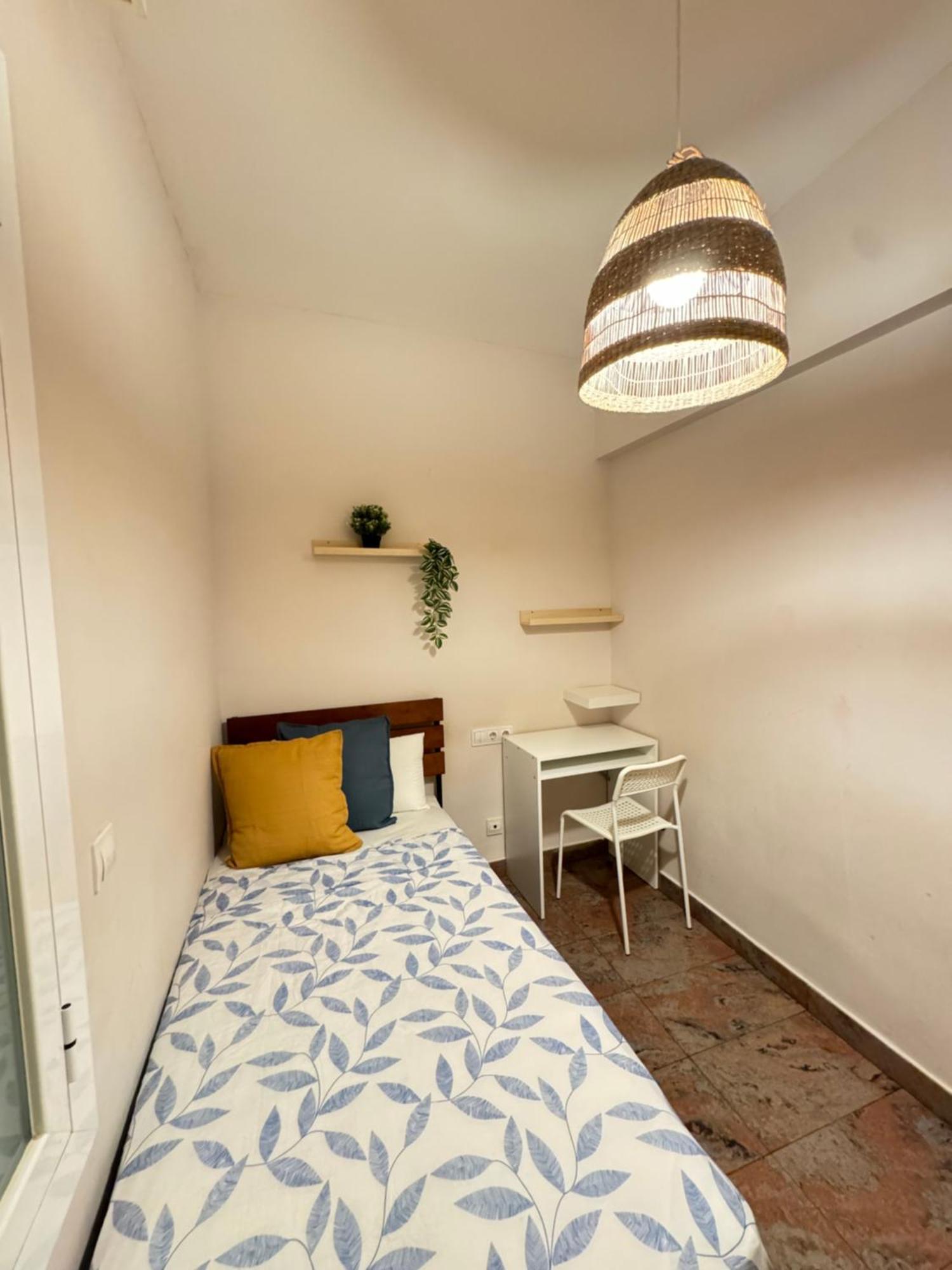 In A Charming In The Central Area Apartamento