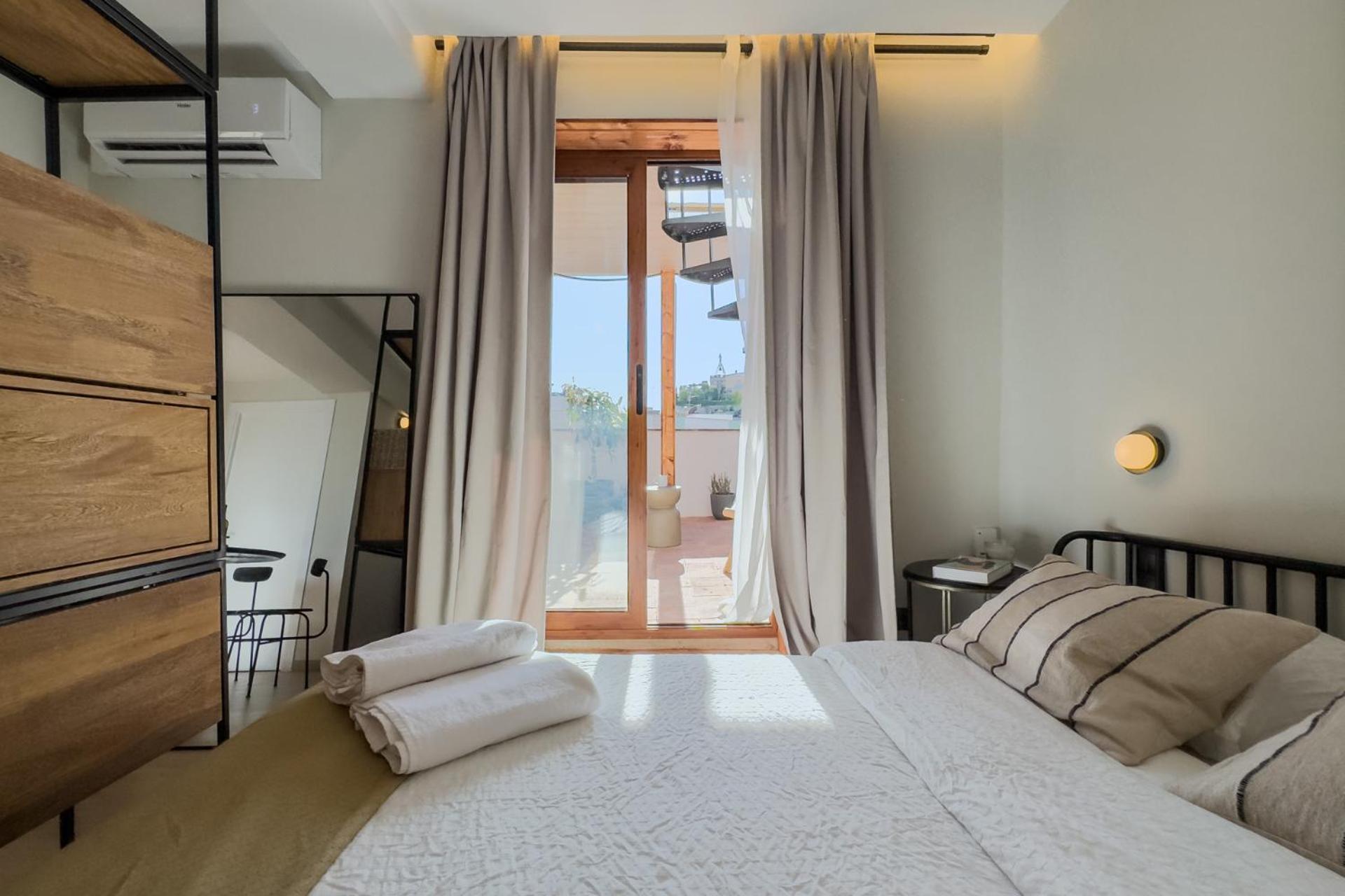 Oasis Downtown Apartment