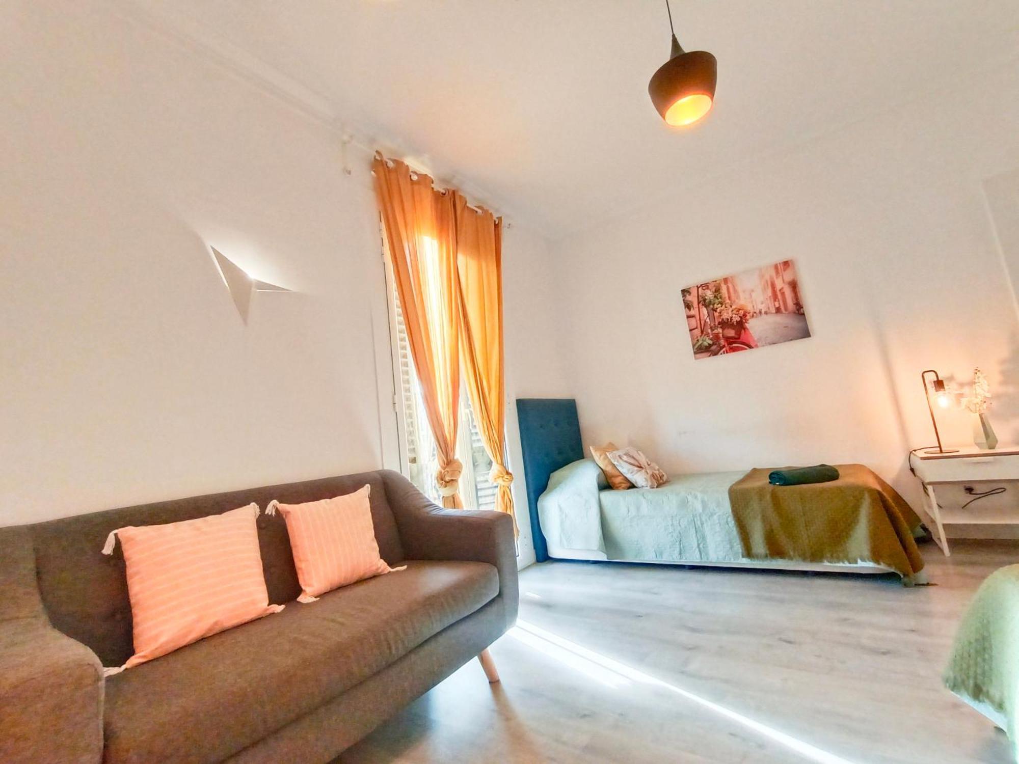 Hostal Oasis - Heart Of *