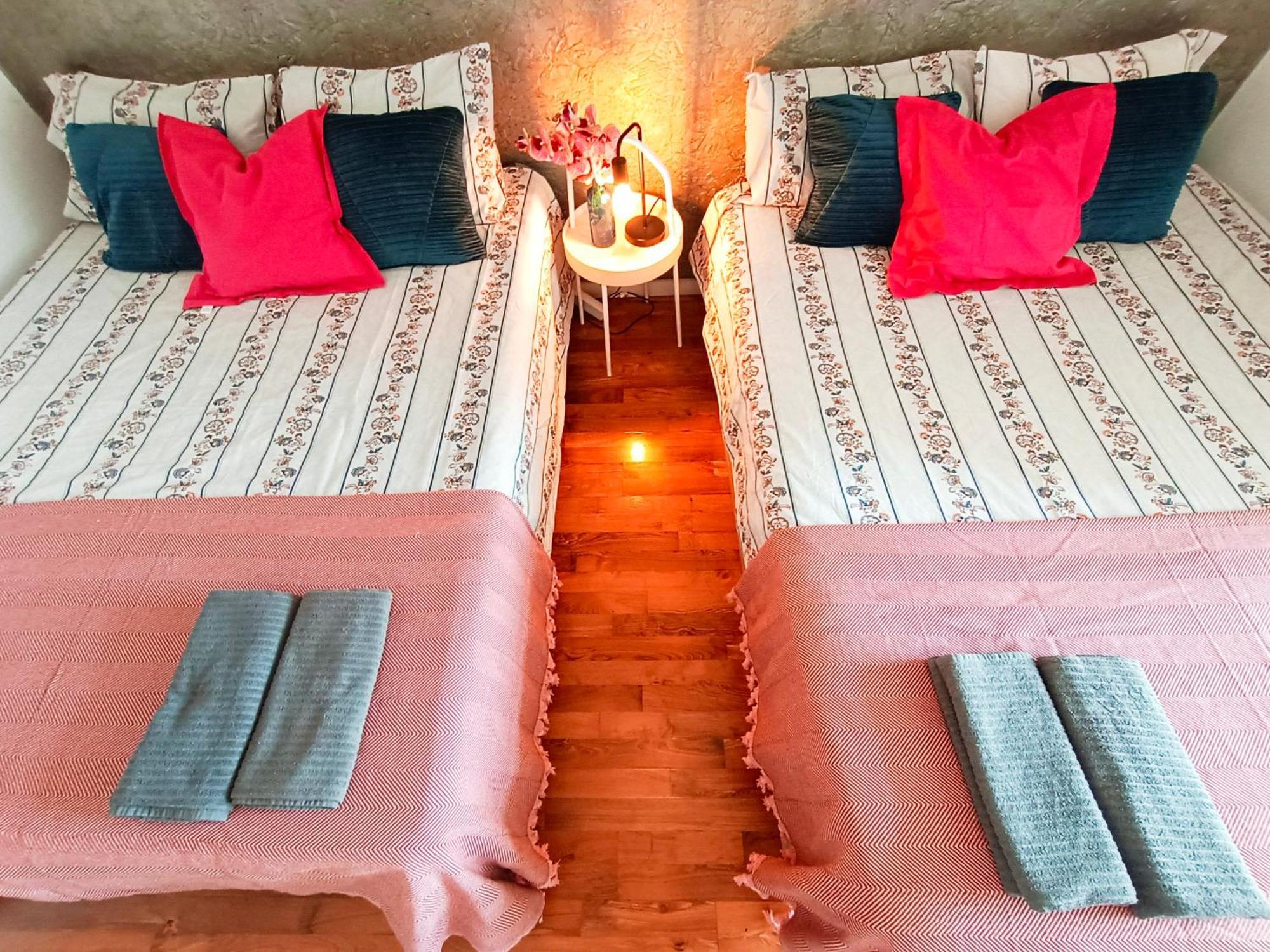 Oasis - Plaza Urquinaona Hostal Barcelona