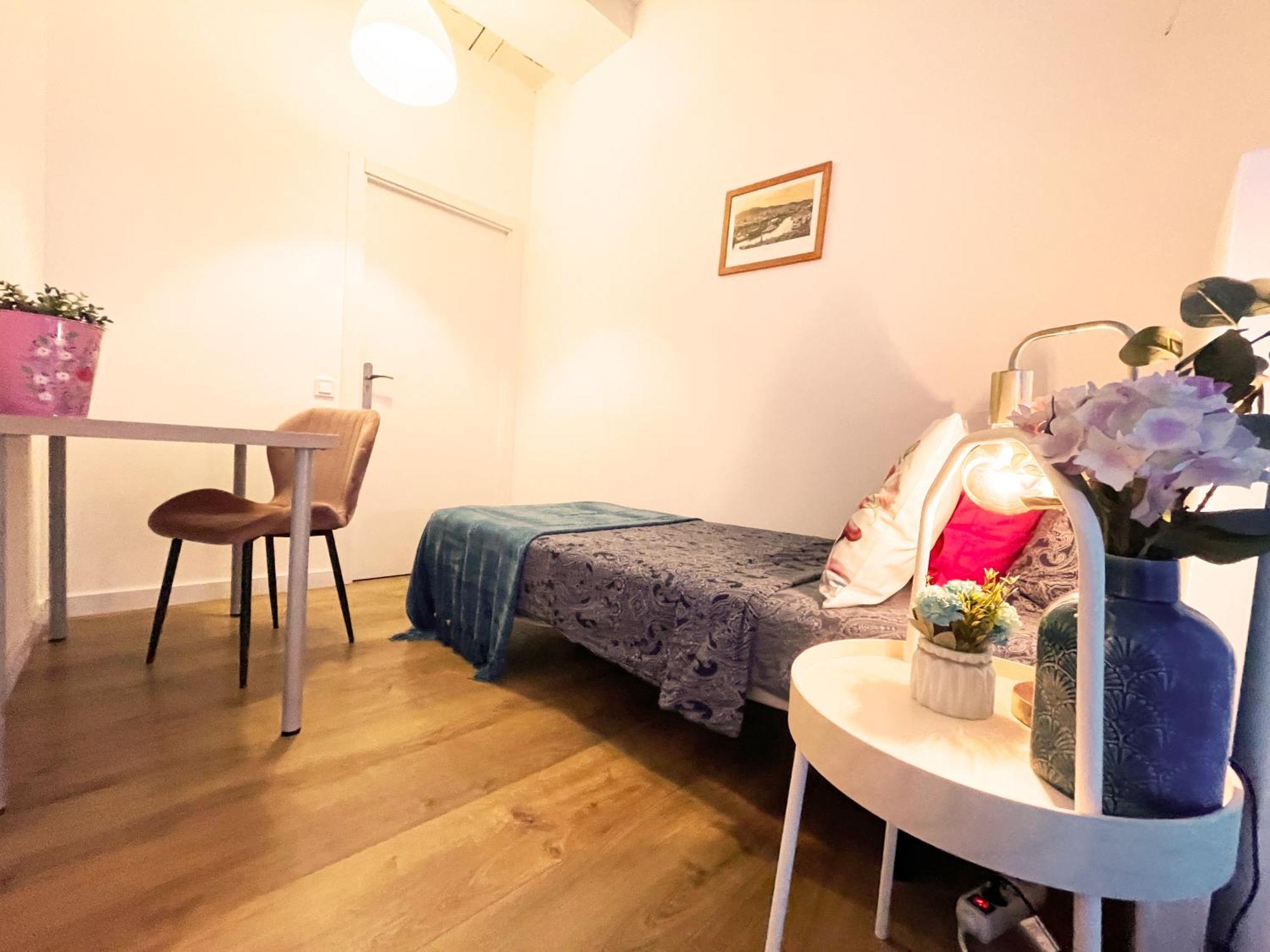 Oasis - By Port Vell 1 Hostal