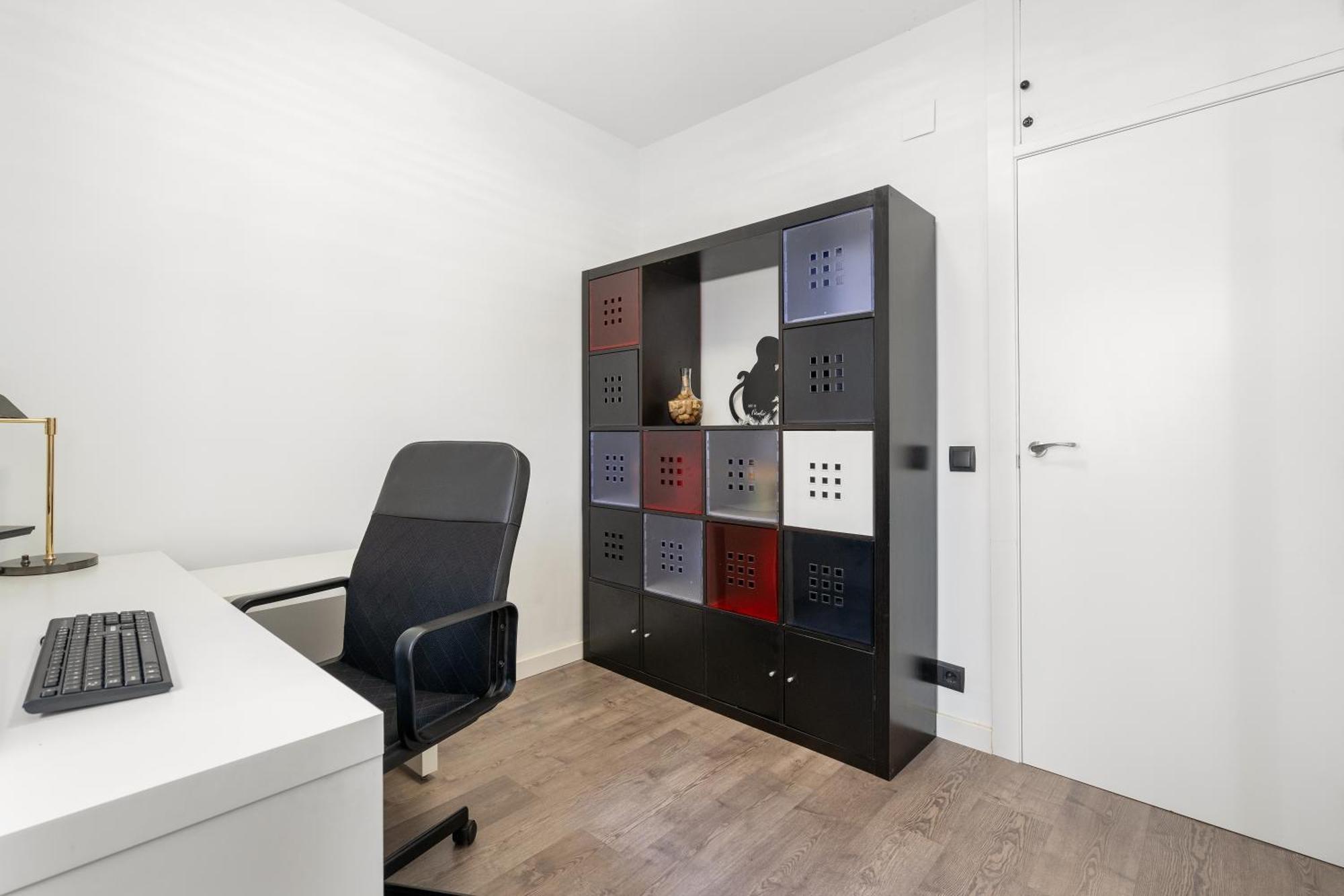 Your In Office & Gym & Parking Free * Barcelona