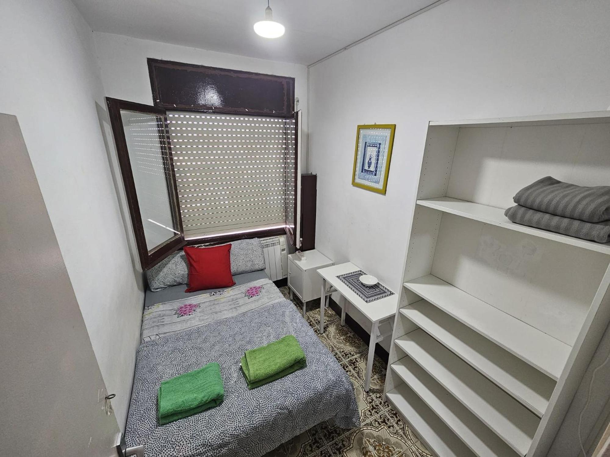 Poble Sec Nino House Capsule hotel *