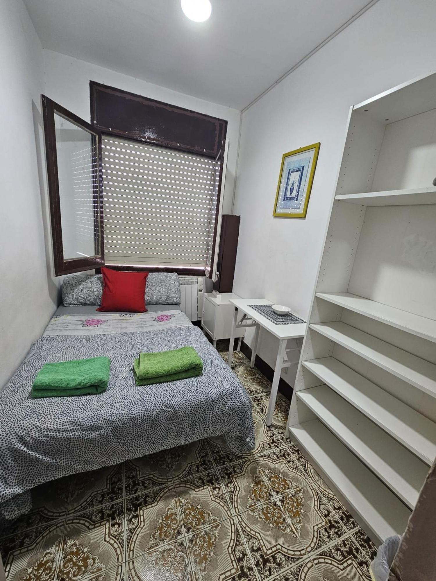 Poble Sec Nino House Capsule hotel Barcelona