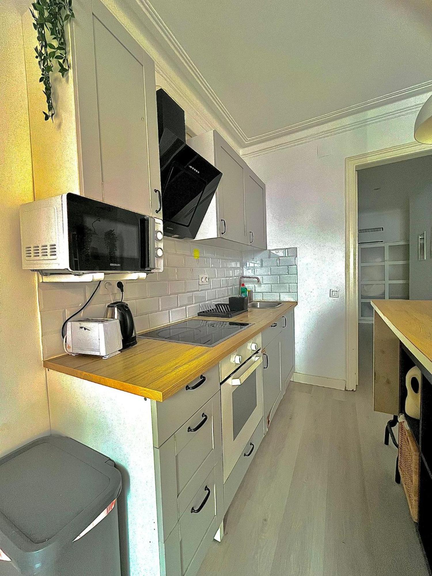Hostal Private Near Parallel Av Barcelona