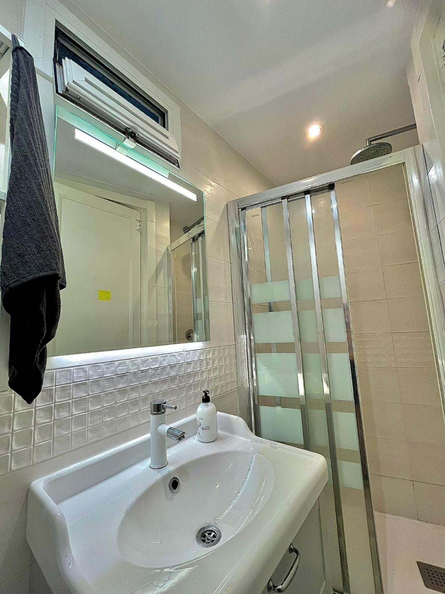 Private Near Parallel Av * Barcelona
