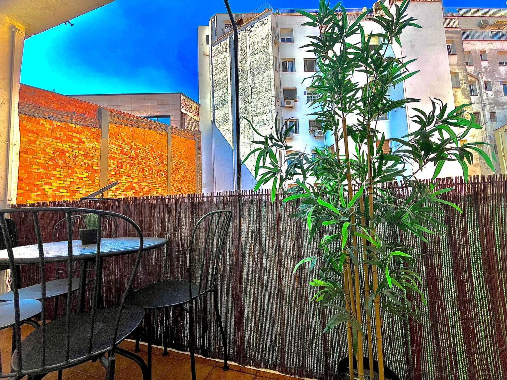 Private Near Parallel Av