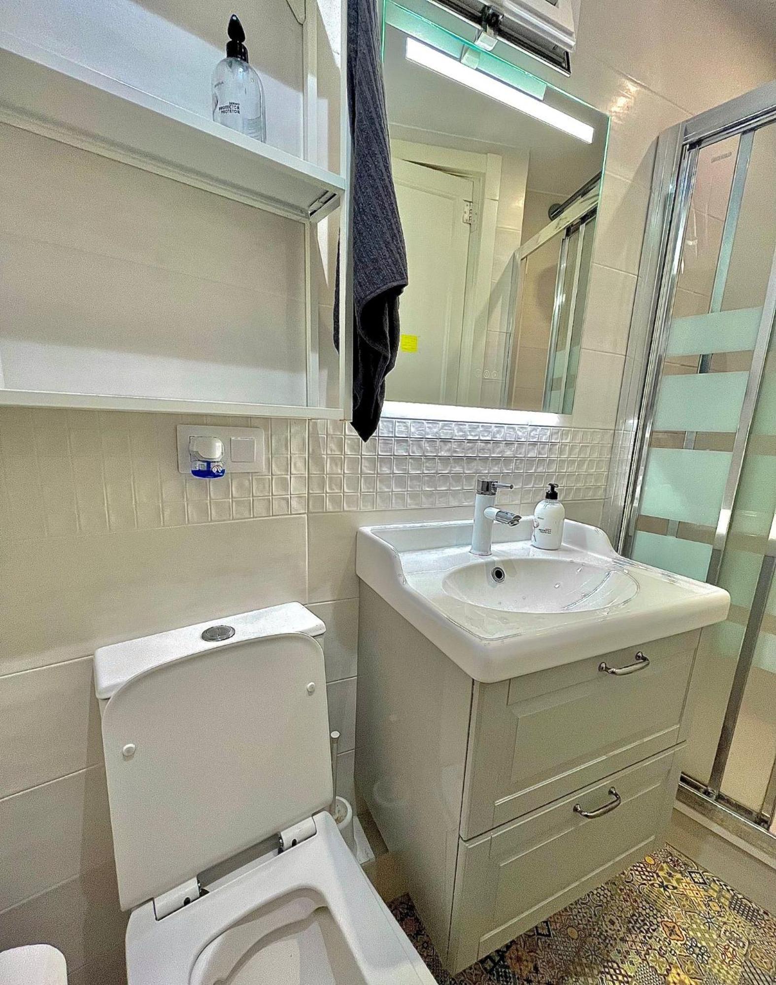 Hostal Private Near Parallel Av