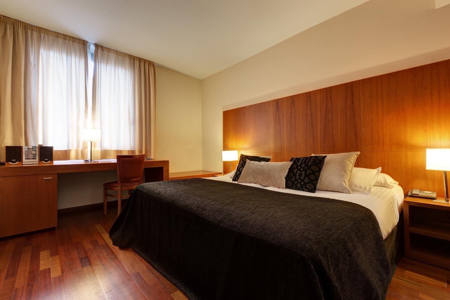 Hotel Acevi Villarroel 4*