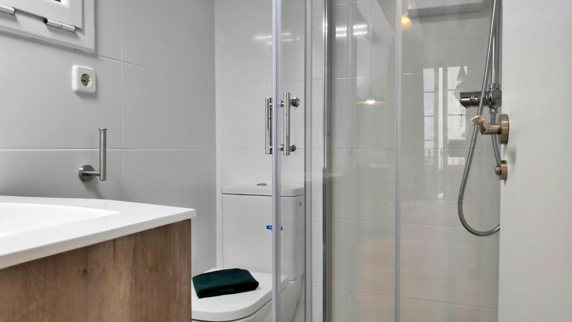 Sant Antoni 3 - Downtown Barcelona. Modern *
