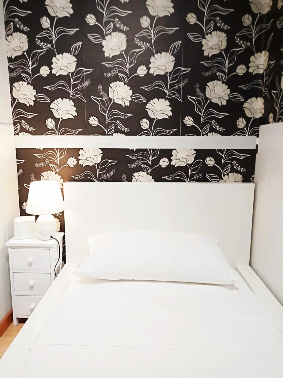 Hostal Double Private In Center Metro L5-l1 *