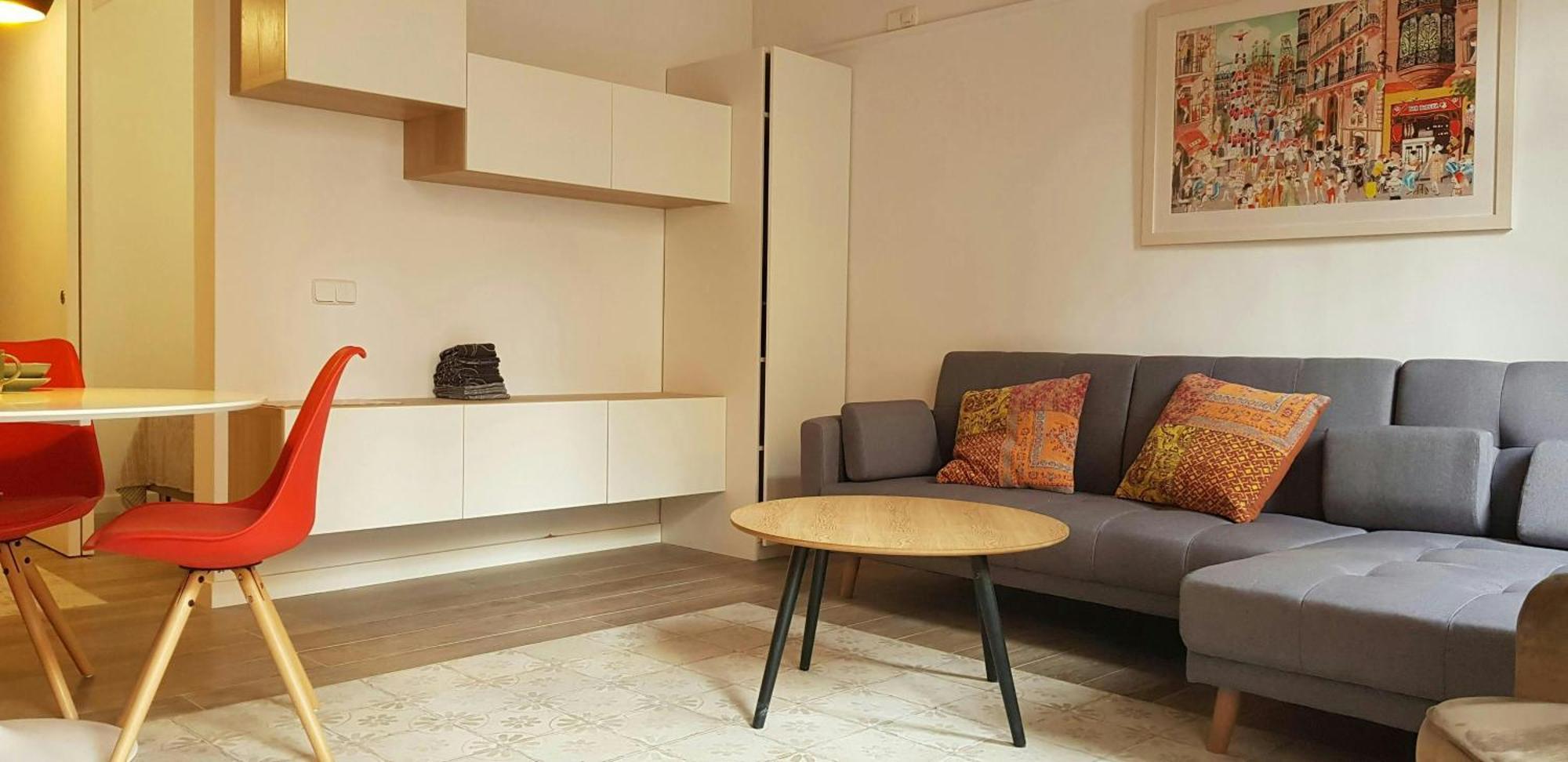 Sant Antoni 4 - Downtown Barcelona. Modern *