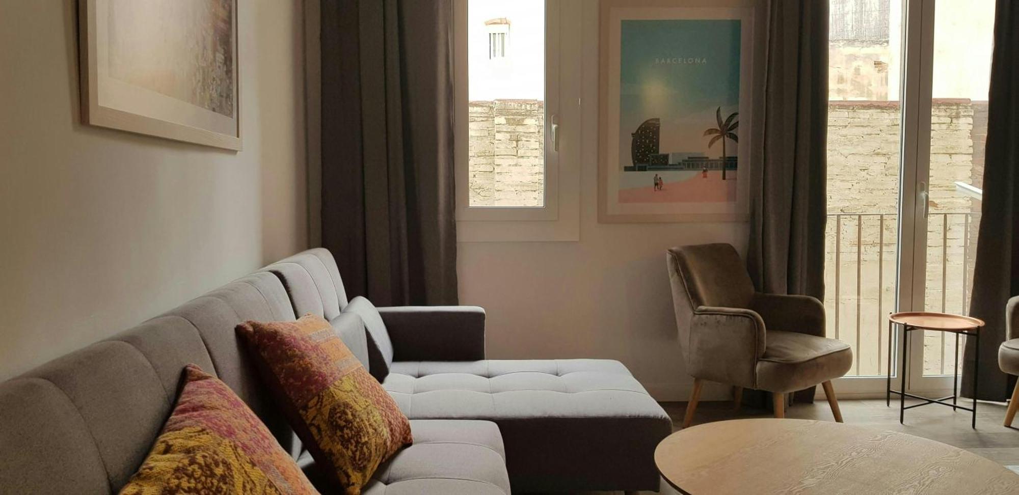 Sant Antoni 4 - Downtown Barcelona. Modern *
