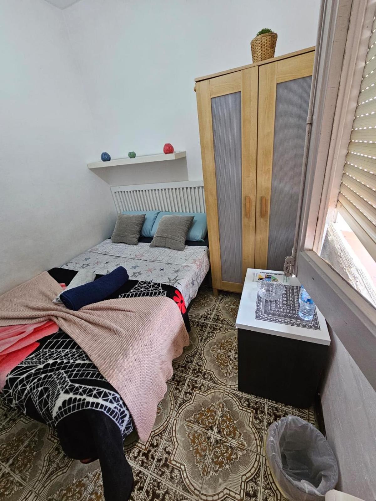 Poble Sec Nino House Capsule hotel Barcelona