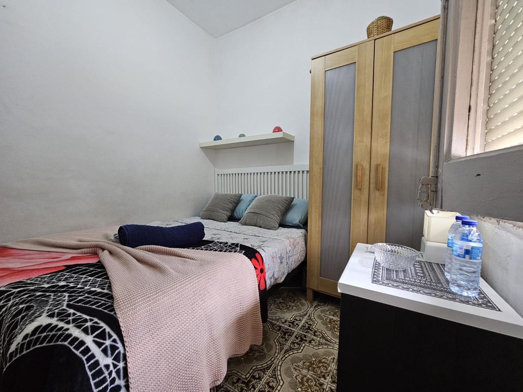 Capsule hotel Poble Sec Nino House Barcelona