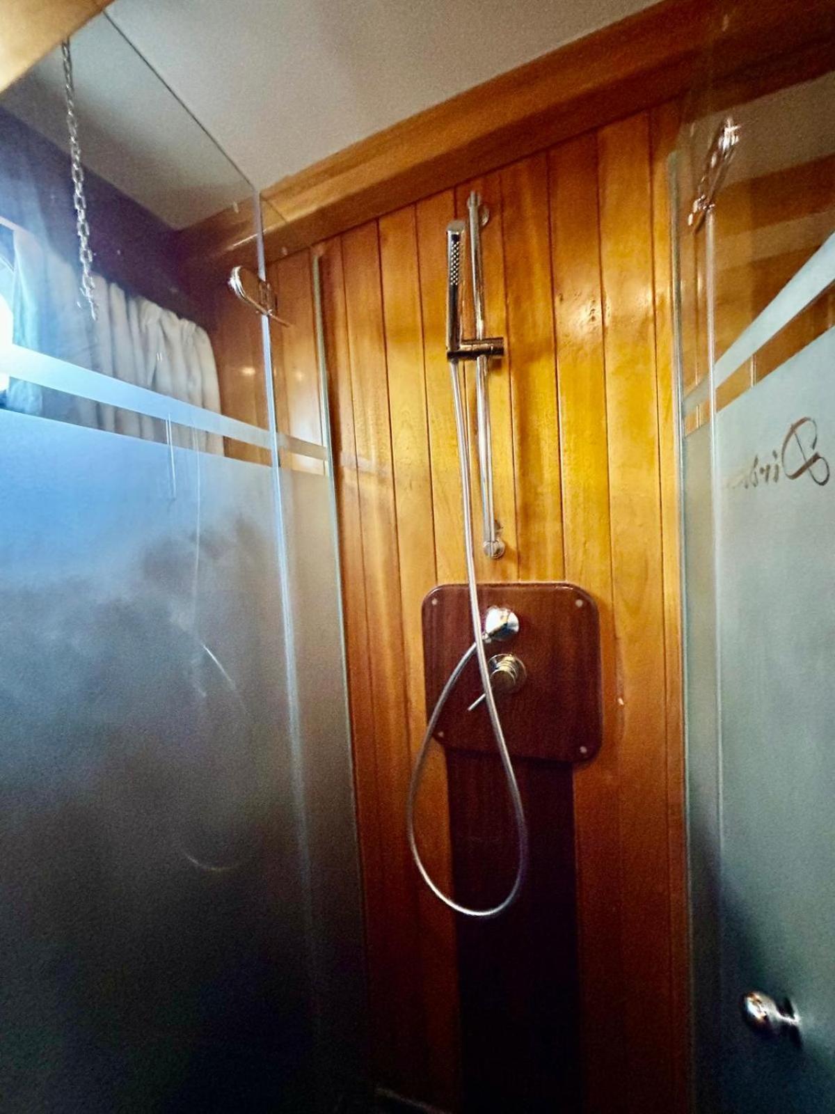 Hotel en barco Wooden Boat- La Goletta