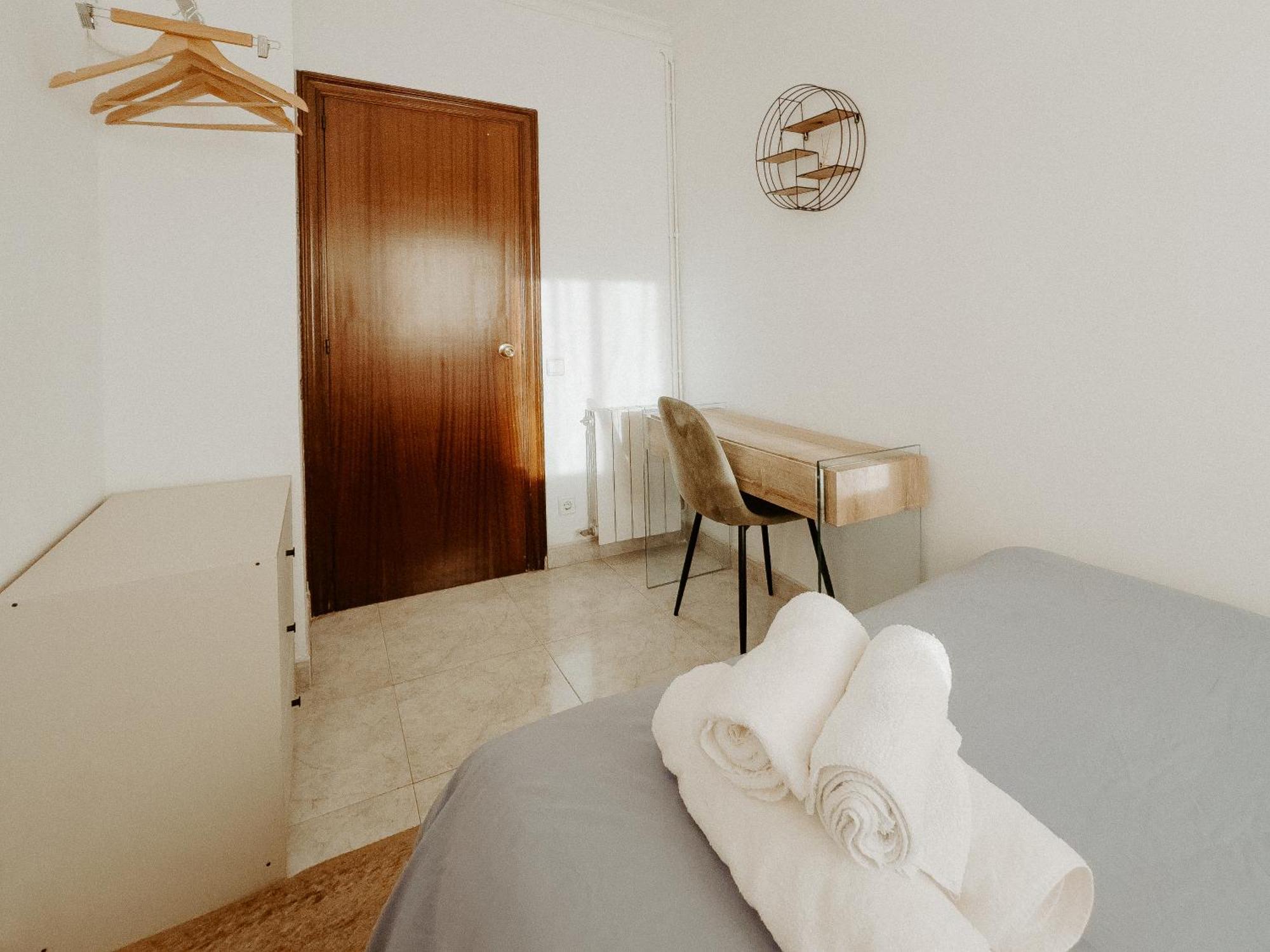 Charming In Shared Near Camp Nou Apartamento *