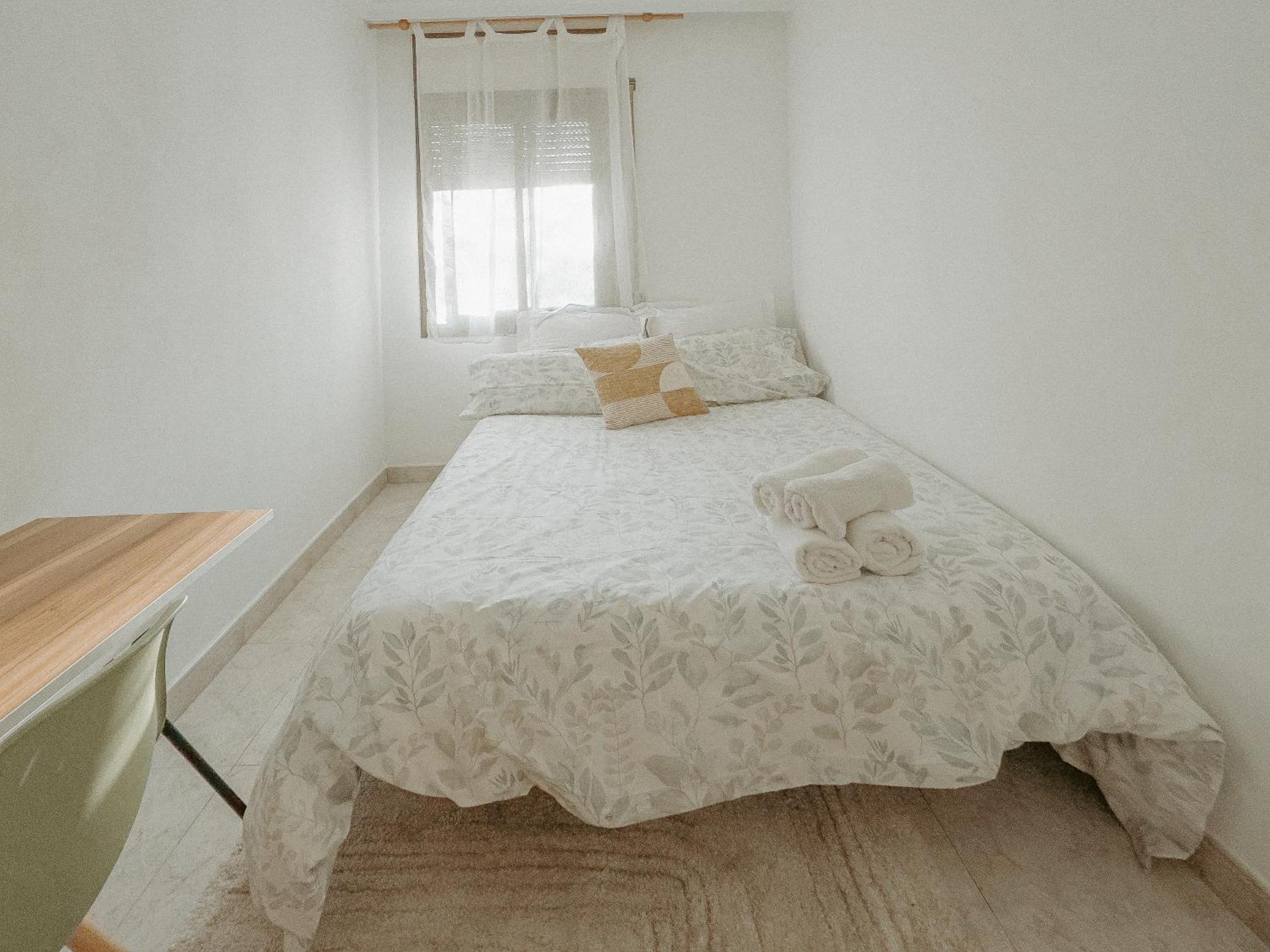 Charming In Shared Near Camp Nou Apartamento *