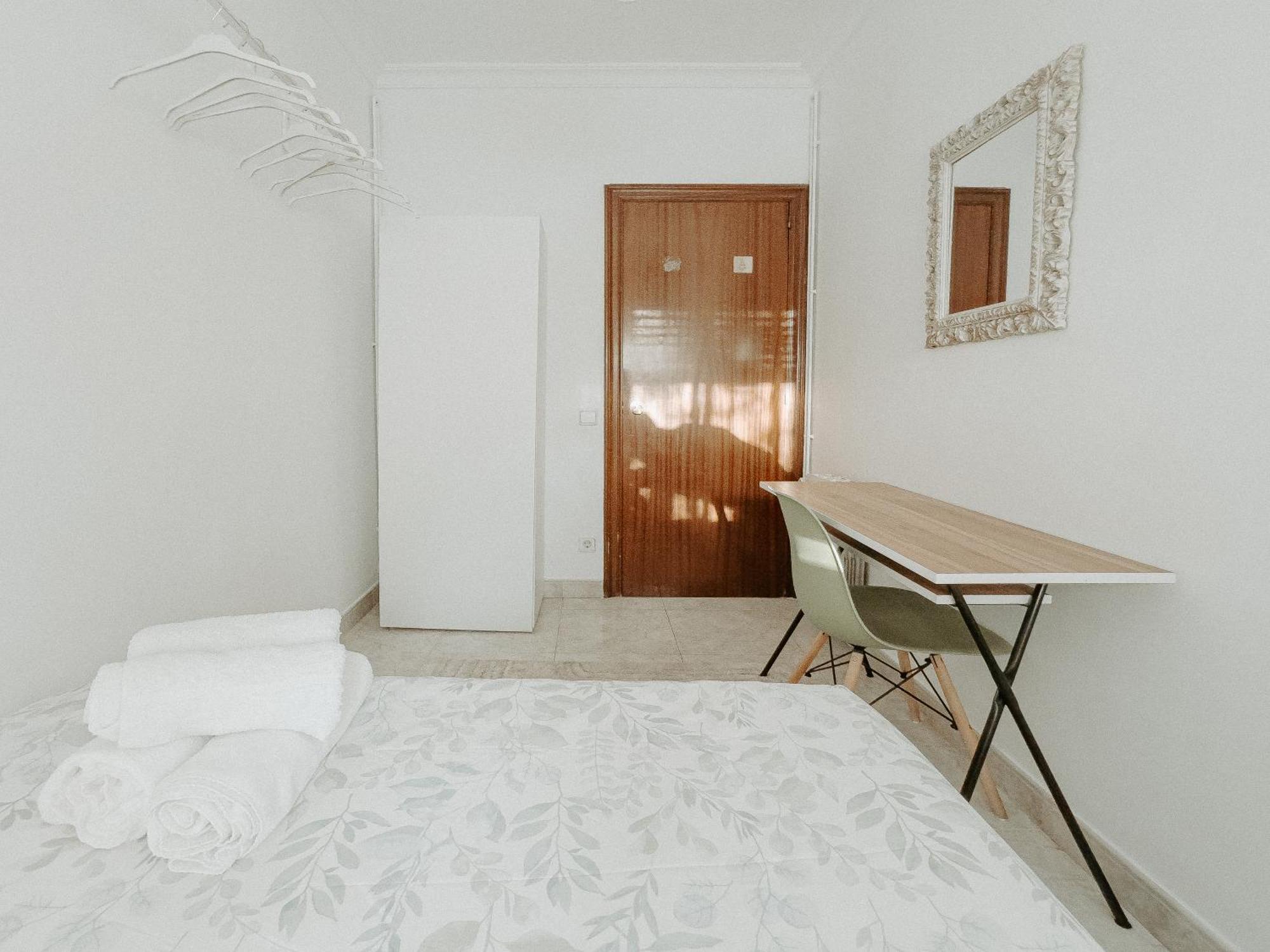 Apartamento Charming In Shared Near Camp Nou Barcelona