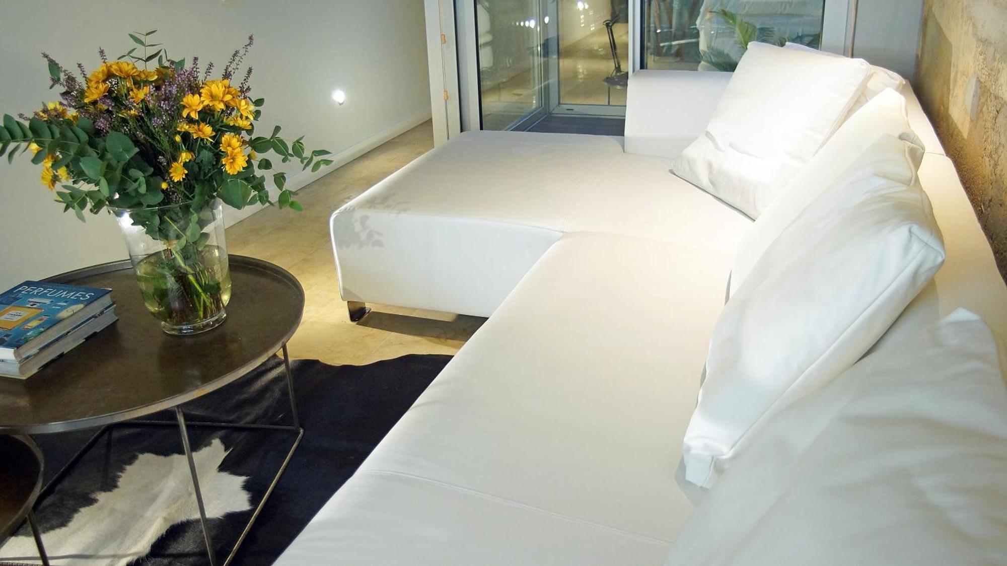 - Pool Terrace In Center *
