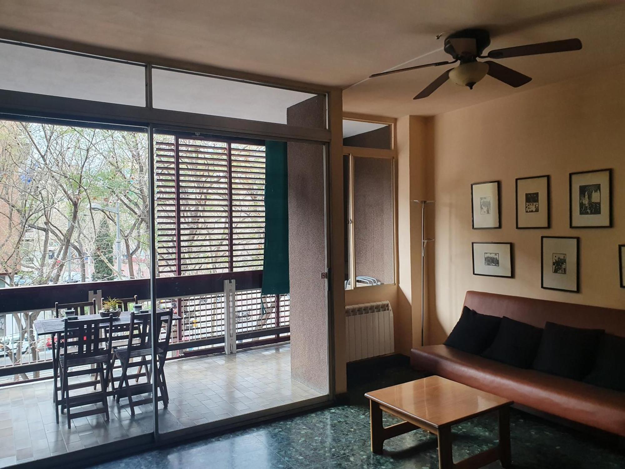 Josep Tarradellas 80 Apartment *