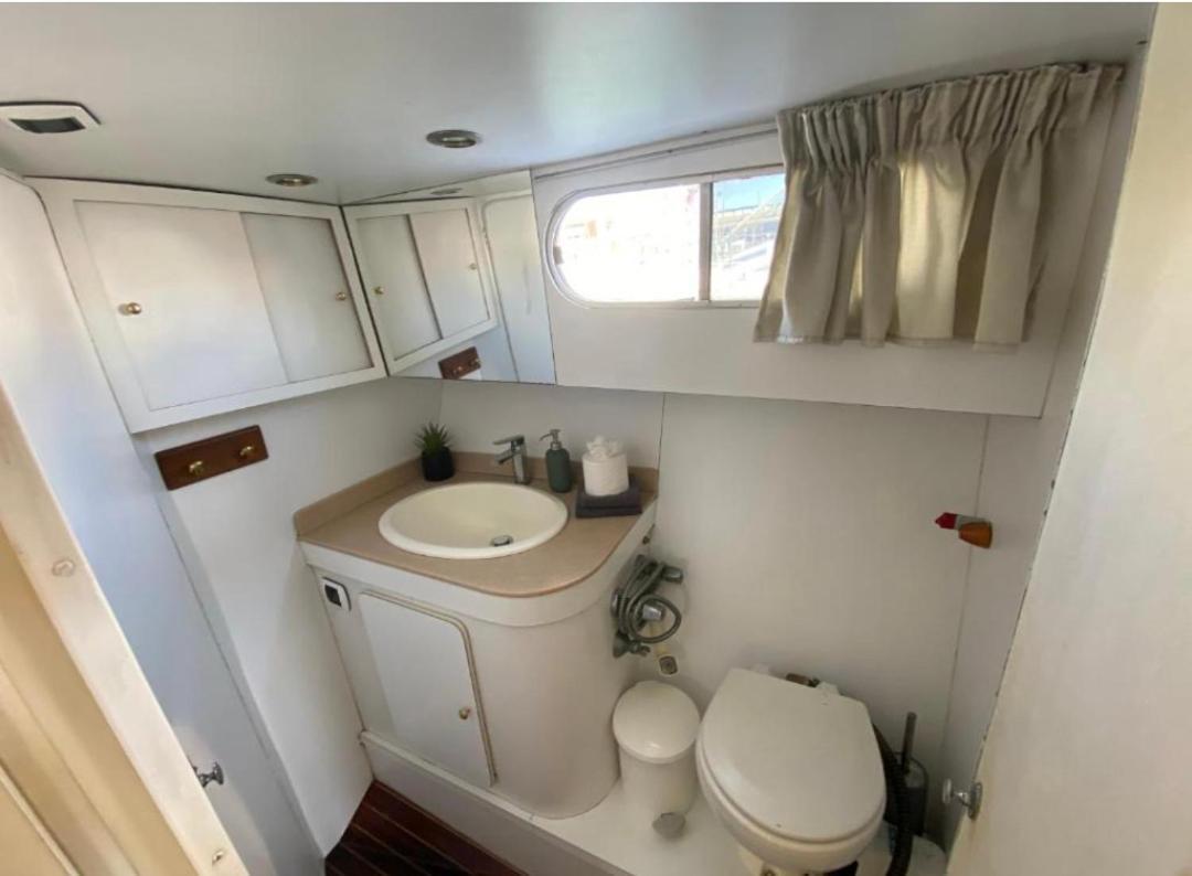 Zafiro, A Wonderful Yacht In Barcelona Apartamento