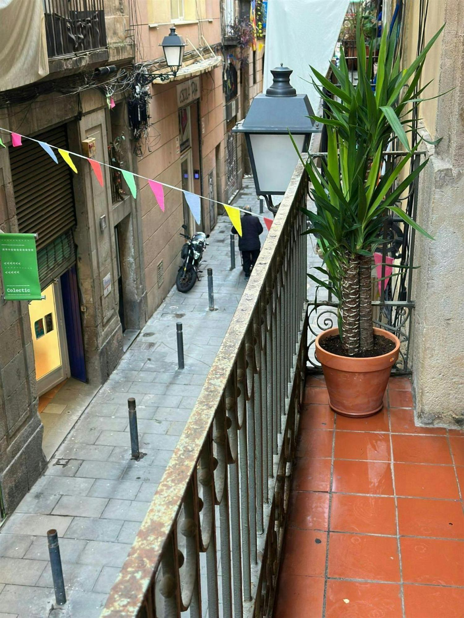 Apartamento Sant Antoni 3 - Downtown Barcelona. Modern Barcelona