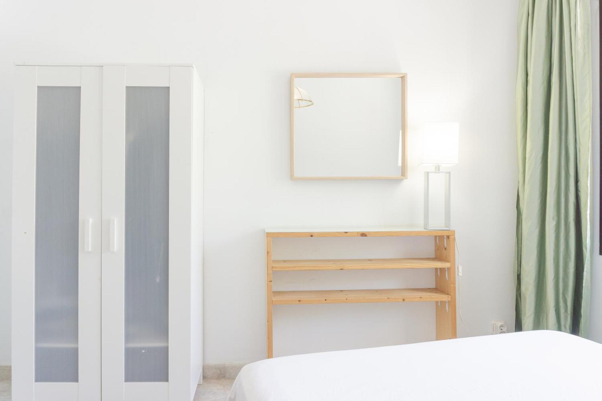 Charming In Shared Near Camp Nou Apartamento *