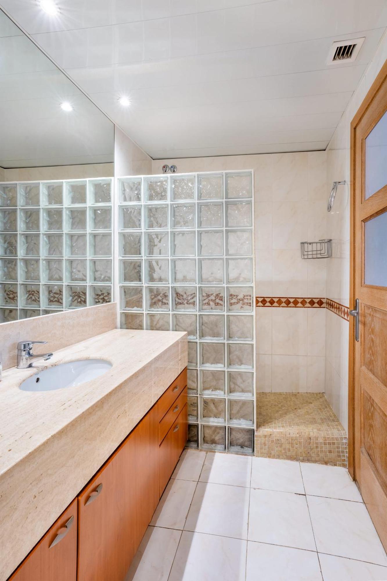 Elegant 3-bedroom In The Heart Of Bcn