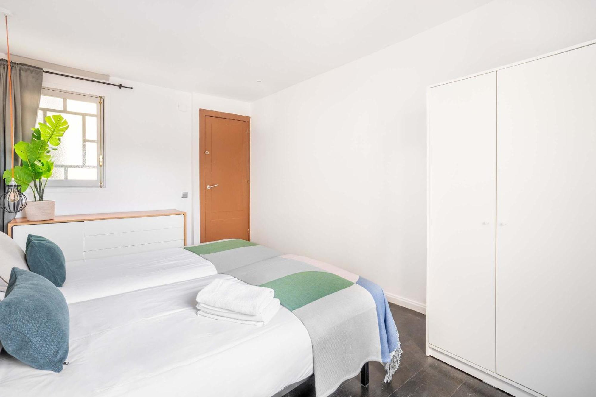 Amazing 3 Bedroom Penthouse In Plaza España *