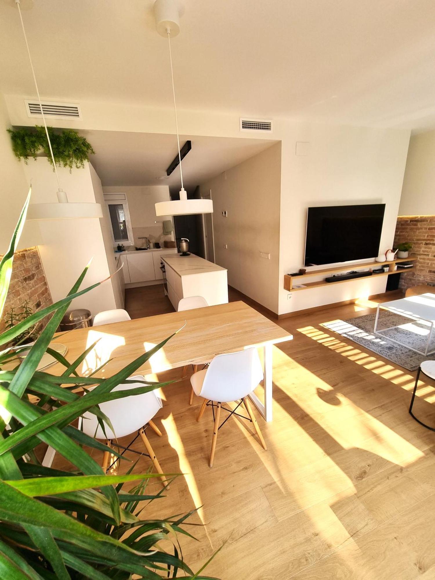 Cozy Bedroom With A Private Bathroom In A Shared House * Barcelona