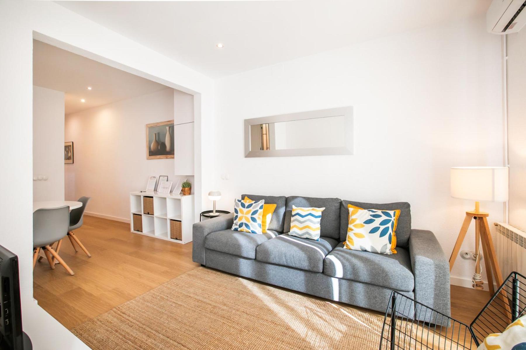 42ara1026 - Spacious In Eixample Apartment Barcelona